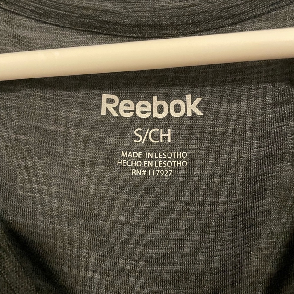 ❤️5/$20 Bundle Reebok athletic top - Picture 2 of 5
